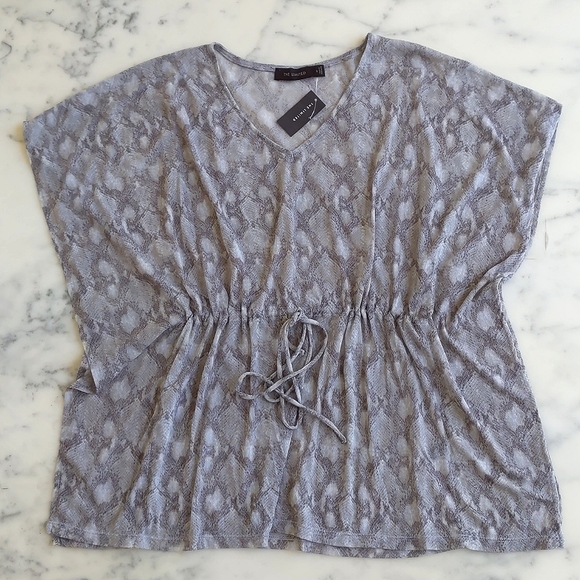 NWT. The Limited Multi Color Pattern Dropped Shoulder Blouse w/waist string tie. - Picture 3 of 5